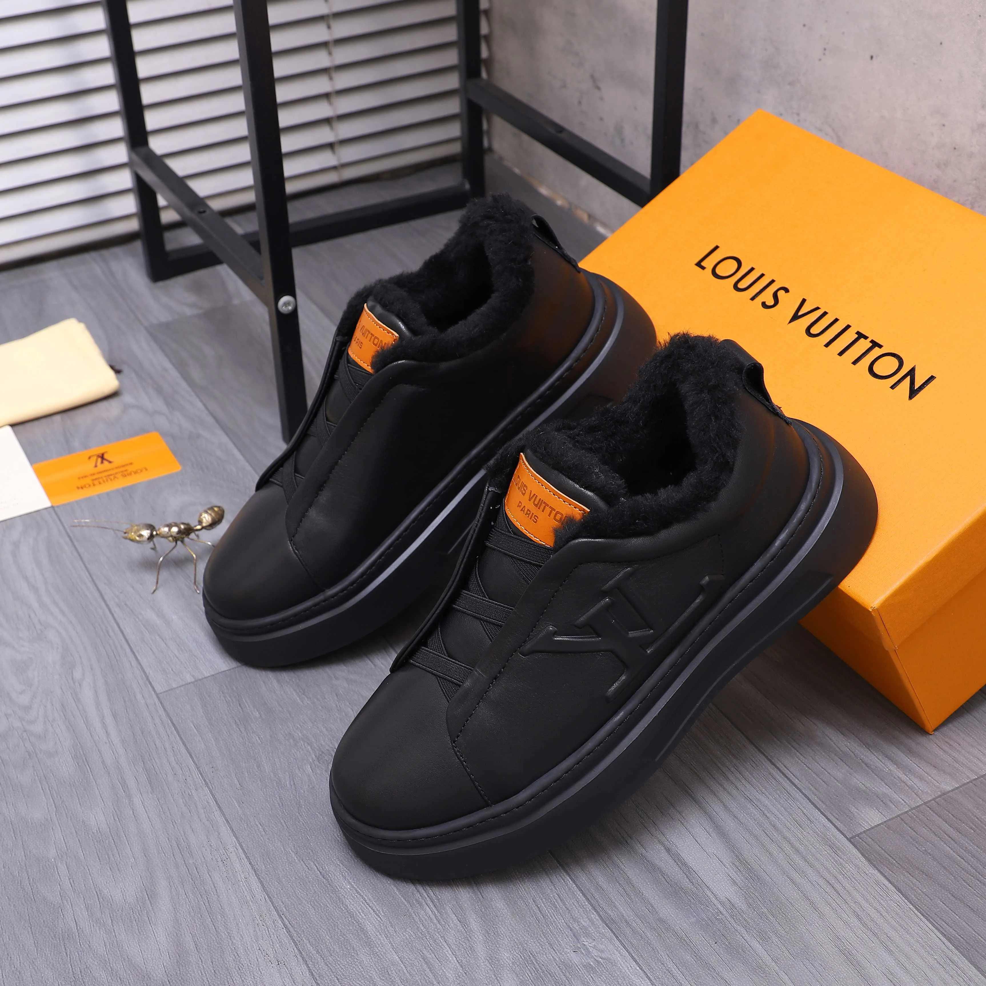 Men's shoes 💰p500 Product trademark: LV "Louis Vuitton Winter warm casual men's shoes Regular size: 38-44 Product materials: Selected high-quality cowhide upper, plush lining, rubber outsole